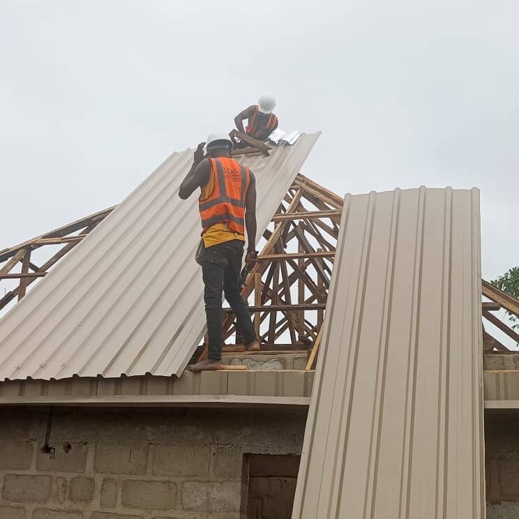 Durable aluminium roofing sheets providing wide roof coverage