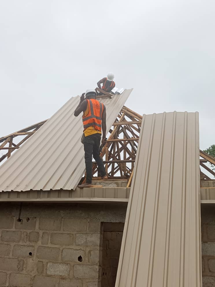 Durable aluminium roofing sheets providing wide roof coverage 